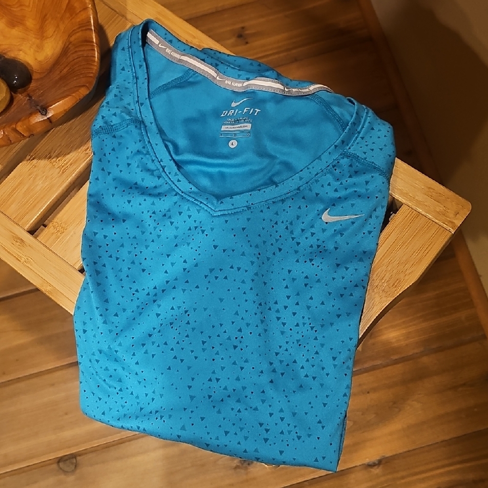 Womens Large Nike Athletic Vneck Top